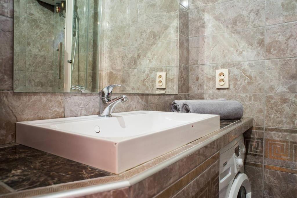 Apartment On Lenina 9 Минск Екстериор снимка